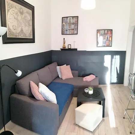 Nicol Apartment *