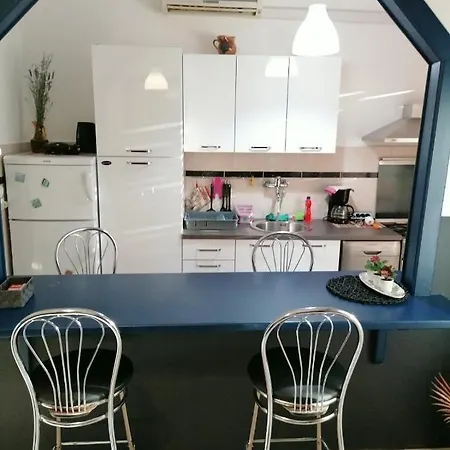 Nicol Apartment